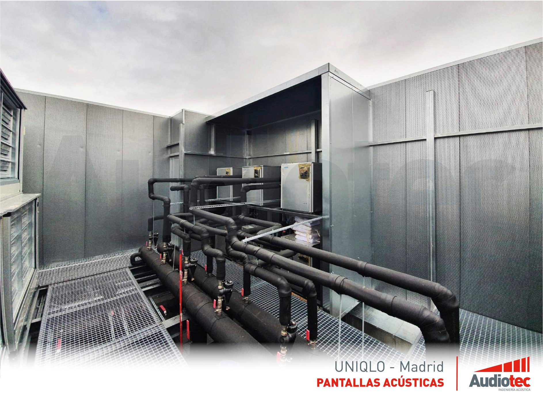 Uniqlo, apantallamiento acústico.